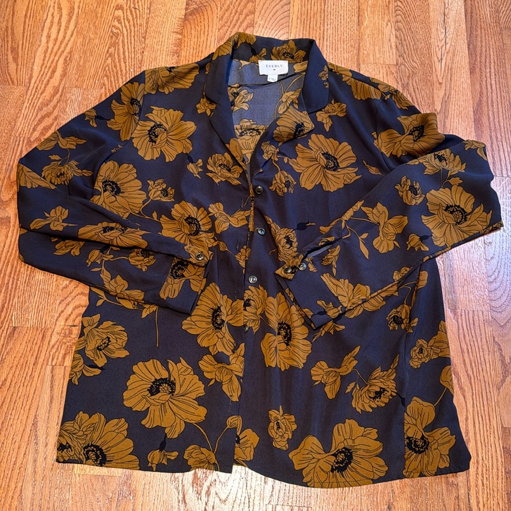 Everly autumn floral grey/black and mustard/brown floral button up size small